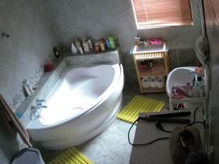 voyeurcam-julmodels-bath-1st-2