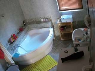 voyeurcam-julmodels-bath-1st-2
