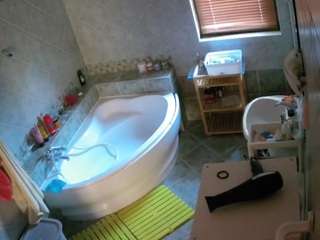 voyeurcam-julmodels-bath-1st-2