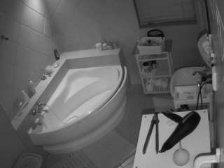 voyeurcam-julmodels-bath-1st-2