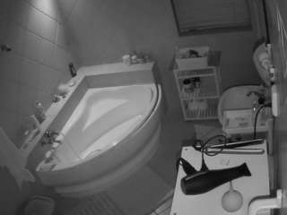 voyeurcam-julmodels-bath-1st-2