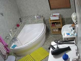 voyeurcam-julmodels-bath-1st-2