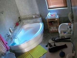 voyeurcam-julmodels-bath-1st-2
