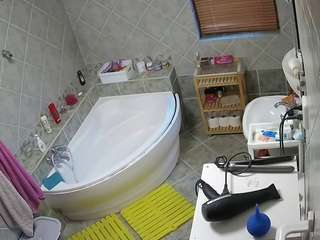voyeurcam-julmodels-bath-1st-2