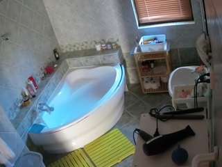 voyeurcam-julmodels-bath-1st-2