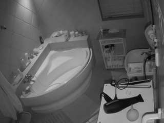 voyeurcam-julmodels-bath-1st-2