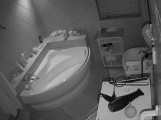 voyeurcam-julmodels-bath-1st-2