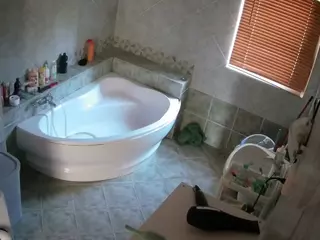 Julmodels Bathroom 1st Floor-2's Live Sex Cam Show