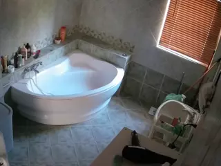 Julmodels Bathroom 1st Floor-2's Live Sex Cam Show