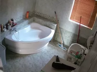 Julmodels Bathroom 1st Floor-2's Live Sex Cam Show