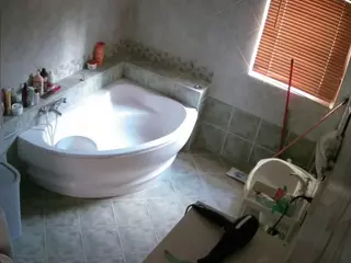 Julmodels Bathroom 1st Floor-2's Live Sex Cam Show