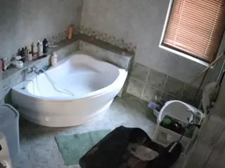 Julmodels Bathroom 1st Floor-2's Live Sex Cam Show