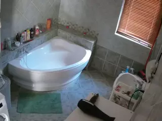 Julmodels Bathroom 1st Floor-2's Live Sex Cam Show