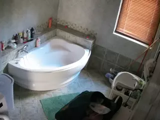 Julmodels Bathroom 1st Floor-2's Live Sex Cam Show