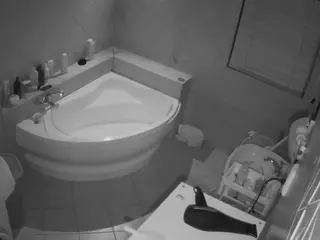 Julmodels Bathroom 1st Floor-2's Live Sex Cam Show