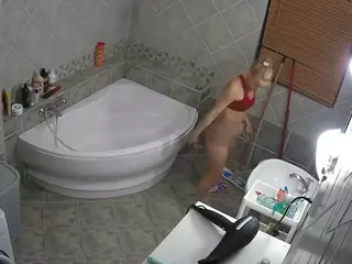 Julmodels Bathroom 1st Floor-2's Live Sex Cam Show