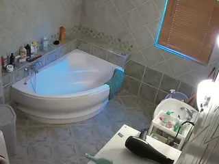 Julmodels Bathroom 1st Floor-2's Live Sex Cam Show