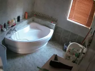 Julmodels Bathroom 1st Floor-2's Live Sex Cam Show