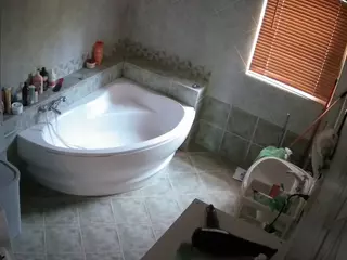 Julmodels Bathroom 1st Floor-2's Live Sex Cam Show