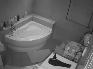 Julmodels Bathroom 1st Floor-2's Live Sex Cam Show