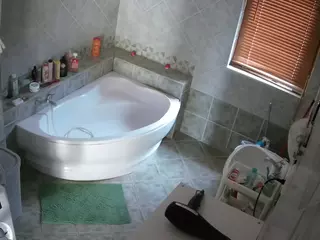 Julmodels Bathroom 1st Floor-2's Live Sex Cam Show