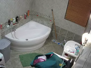 Julmodels Bathroom 1st Floor-2's Live Sex Cam Show