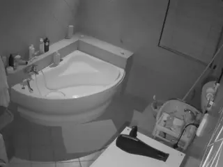 Julmodels Bathroom 1st Floor-2's Live Sex Cam Show