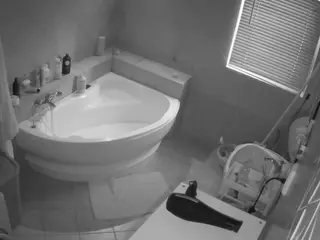 Julmodels Bathroom 1st Floor-2's Live Sex Cam Show