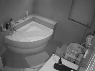 Julmodels Bathroom 1st Floor-2's Live Sex Cam Show