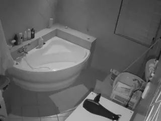 Julmodels Bathroom 1st Floor-2's Live Sex Cam Show