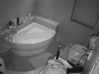 Julmodels Bathroom 1st Floor-2's Live Sex Cam Show