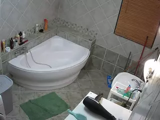 Julmodels Bathroom 1st Floor-2's Live Sex Cam Show