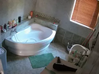 Julmodels Bathroom 1st Floor-2's Live Sex Cam Show