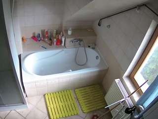 voyeurcam-julmodels-bath-2nd-1