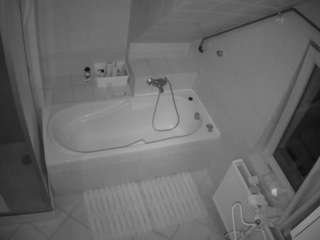 camsoda voyeurcam-julmodels-bath-2nd-1