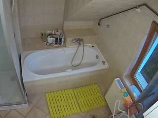 voyeurcam-julmodels-bath-2nd-1 Cam Models camsoda