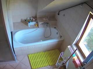 voyeurcam-julmodels-bath-2nd-1 Free Cam Models camsoda