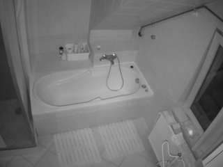 voyeurcam-julmodels-bath-2nd-1 Cam Model camsoda