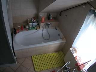 voyeurcam-julmodels-bath-2nd-1 Cam Model camsoda