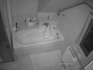 Voyeur House Cams camsoda voyeurcam-julmodels-bath-2nd-1