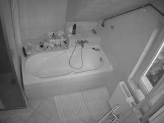 Voyeur House Org camsoda voyeurcam-julmodels-bath-2nd-1