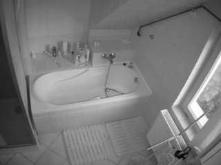 voyeurcam-julmodels-bath-2nd-1 Hamster Live Models camsoda