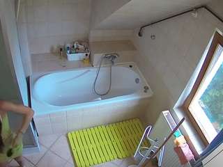 Voyueur House camsoda voyeurcam-julmodels-bath-2nd-1