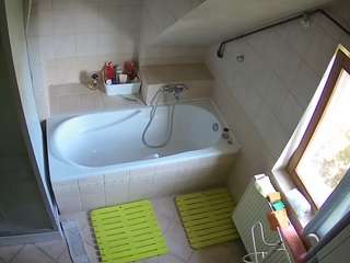 Veyeur House camsoda voyeurcam-julmodels-bath-2nd-1