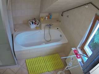 Voyeur House Cl B camsoda voyeurcam-julmodels-bath-2nd-1