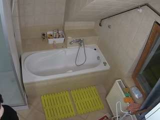 Male Cam Models camsoda voyeurcam-julmodels-bath-2nd-1