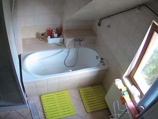 Yoyeur House camsoda voyeurcam-julmodels-bath-2nd-1