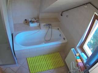 Live Shower Cams camsoda voyeurcam-julmodels-bath-2nd-1