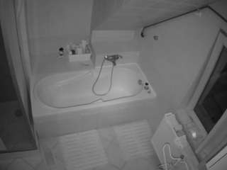 voyeurcam-julmodels-bath-2nd-1 Cam Models camsoda