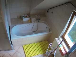 Vorjeur House camsoda voyeurcam-julmodels-bath-2nd-1